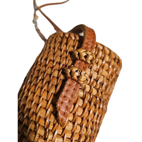 Rattan woven vintage purse. Leather strap. Handmade. Unique. Rare find.‎ Hippie. - Picture 2 of 14
